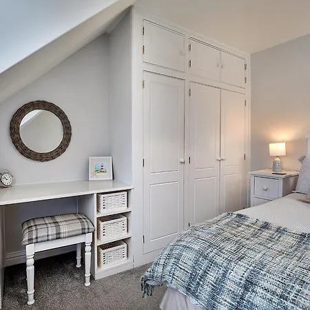 Cozy 2-bedroom In Old Salt Loft شقة ويتبي